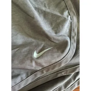 Nike Dri-FIT Women’s Running Shorts Size M Gray Built-In Liner Athletic thumbnail 5