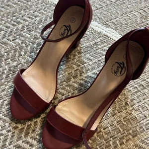 Trary Ankle strap heel Sz 9 Red thumbnail 4
