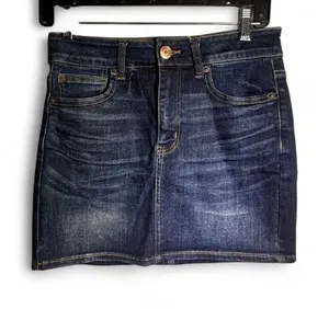 American Eagle ~Woman Size 4 Blue Denim Mini Jean Skirt Dark Wash, Stretch. thumbnail 1