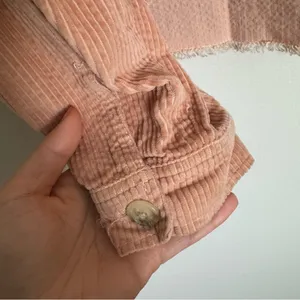 American Eagle Pink Coral Cropped Corduroy Jacket Women’s Size M Fray Shirt thumbnail 8