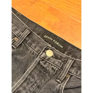 Denim Forum Farrah High Rise Wide Leg Jeans Washed Black 29 Raw Hem 26 Inseam thumbnail 3