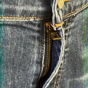 Lucky Brand Medium Blue Distressed 5- Pocket Mid-Rise Flare Jeans-Size 32/14 thumbnail 6