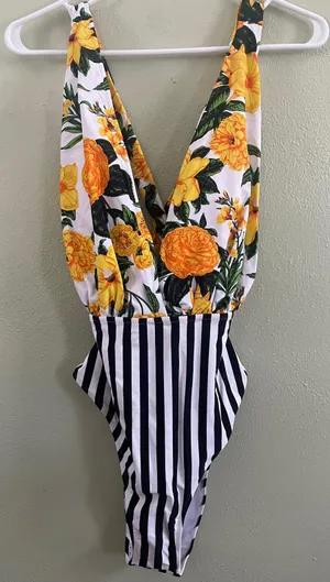 Cupshe Swimsuit thumbnail 1