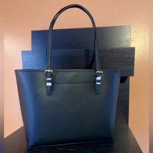 New Michael Kors shoulder bag adjustable hand strap genuine leather Sliver Logo thumbnail 3
