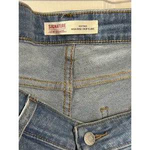 NEW W/tags Signature by Levi Strauss & Co. Women's Crop Flare Zip Fly Size 20 thumbnail 3