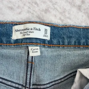 Abercrombie & Fitch Curve Love High Rise Cutoff Shorts Denim Distressed 30/10‎ thumbnail 2