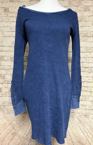 Able Bohemian Textured Knit Thermal Dress With‎ Embroidered Floral Applique S thumbnail 1