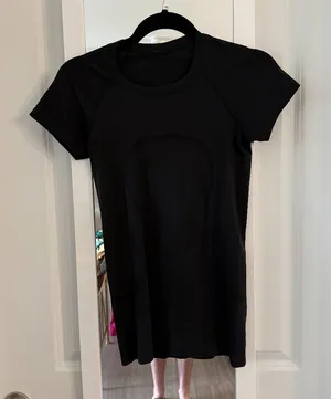 Lululemon Black Short Sleeve Athletic Training Top Size 8 thumbnail 1