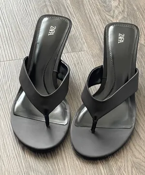 ZARA Black Thong Heeled Sandals Women's Size 7.5 thumbnail 1