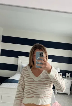 Le Lis Sweater thumbnail 2