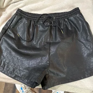 Mittoshop Faux leather shorts thumbnail 1