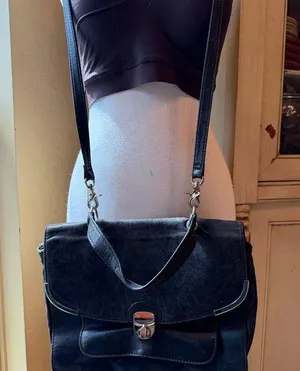 Elegant Black Leather Shoulder Bag thumbnail 1