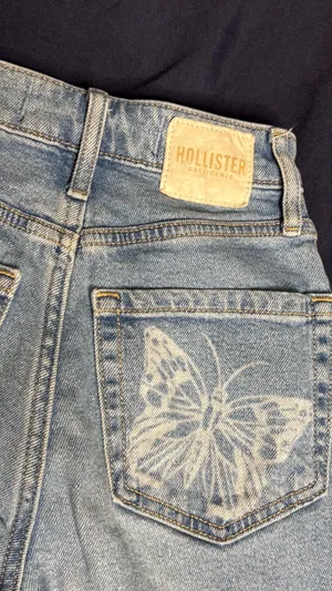 Hollister Ultra High-Rise Dad Jean Butterfly Print Size 00R thumbnail 5