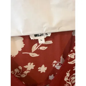 West K Floral Surplice Blouse Rust Red White Wrap Top Tie Sleeve Womens Large thumbnail 2