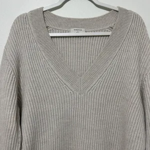 Aritzia Babaton Roger Sweater Size Small Merino Wool Gray Beige V Neck Luxury thumbnail 5