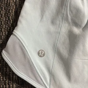 Lululemon Hotty Hot Low Rise Lined Short 2.5" Powder Blue Swift Size 12 thumbnail 3