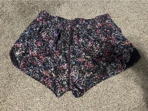 Lululemon Hotty Hot High-Rise 2.5" thumbnail 3