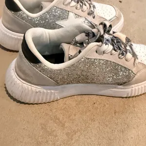 Source Unknown Sparkling White and Gray Sneakers thumbnail 4