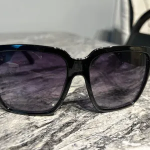 Black Sunglasses thumbnail 3