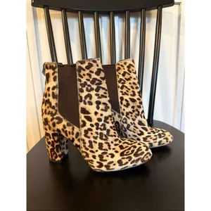 Sam Edelman leopard heeled boot cow hair size 6 thumbnail 2