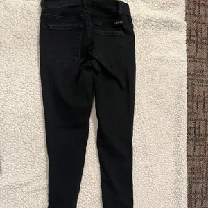 Lulus Black ripped skinny jeans thumbnail 6