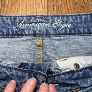 American Eagle Women Distressed Denim Shorts Blue Cut Off‎ Raw Hem Size 4 Cotton thumbnail 6