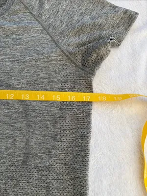 Lululemon size 10 Heather Gray swiftly tech tee short sleeve athletic gym preppy thumbnail 5