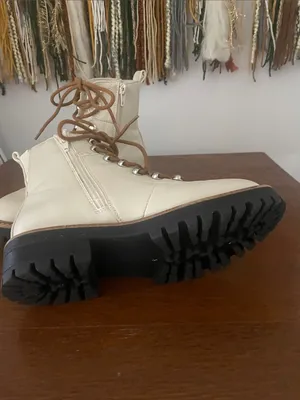 Cream Lace-Up Lug Sole Women’s Ankle Boots size 7 like new thumbnail 4