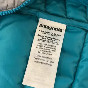 Patagonia Women's Light Gray Vest with Teal Zippers thumbnail 4