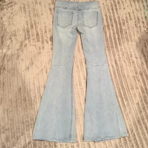We The Free‎ Women's Light Wash Flare Jeans Size 25 High Rise Bell Bottom thumbnail 3