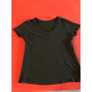 Black casual v-neck short sleeve t-shirt thumbnail 2