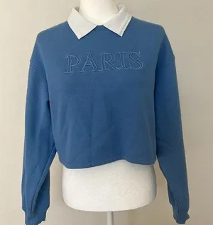 Small size sweater in great condition. Very cute to wear with different styles. thumbnail 1