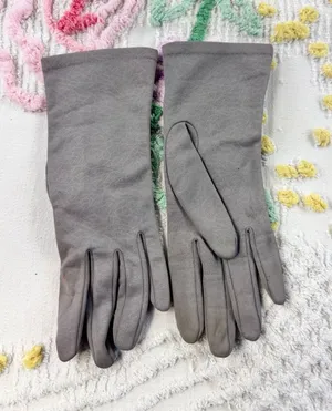 Vintage Grey Nylon Rayon Blend Mid Length Dress Gloves Made in France Size 7 Y08 thumbnail 1