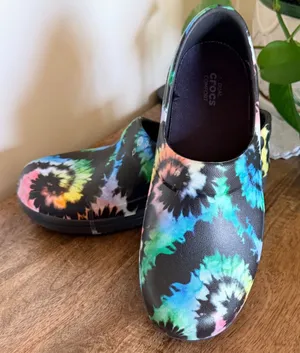 Crocs Neria‎ Pro II Clogs Womens Size 7 Black Tie Dye Slip Resistant Work Shoes thumbnail 1