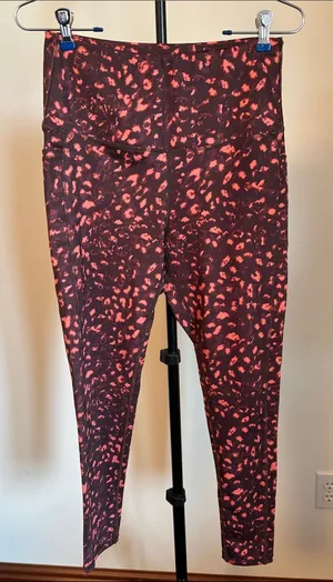 High-Rise Printed Leggings in Burgundy and Coral thumbnail 1