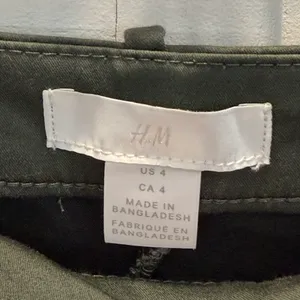 H&M Womens 4 Ankle Dress Pants Length Slim Olive Green Flat Front Side Zipper thumbnail 3