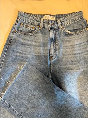 Stradivarius High-Waisted Jeans thumbnail 2