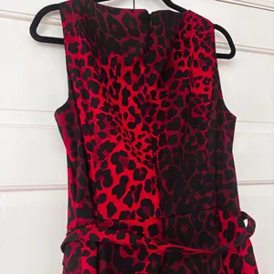 Cache‎ Vintage Red Black Leopard Print Midi Dress Belted Sheath Mob Wife Size 12 thumbnail 9
