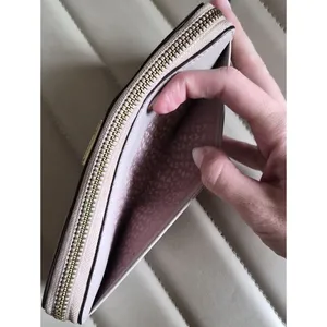 Kate Spade Two-Tone Zip Wallet in Cream and Black thumbnail 6
