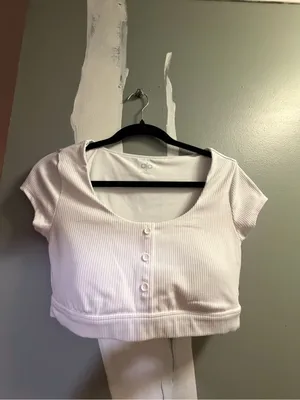 ALO Yoga White Ribbed Scoop-Neck Button Front Crop Top thumbnail 2