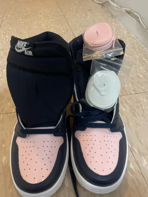 Nike Wmns Air Jordan 1 Retro High OG SE 'Bubble Gum' - Size 11 brand new will come in a replacement box thumbnail 8