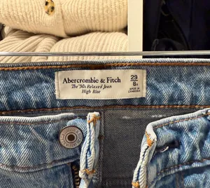 Abercrombie 90s Relaxed Fit Jean High Rise With Cuff thumbnail 3