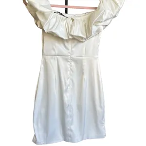 CHE BY CHELSEY White Satin Ruffled Off the Shoulder Bodycon Mini Dress‎ Size XS thumbnail 8