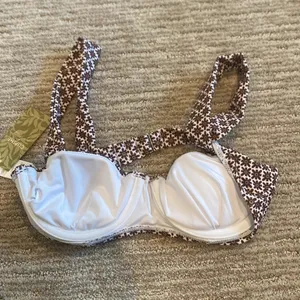 Cupshe Floral Brown and White Bikini Top thumbnail 2