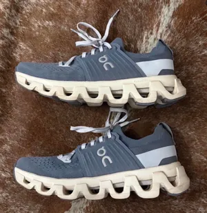 On Cloud Shoes thumbnail 1