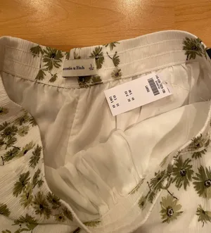 Abercrombie Dede X Emily Floral Shorts thumbnail 3