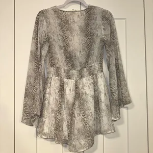 Altar'd State Romper Snakeskin Print‎ Tie Front Long Sleeve XS thumbnail 2