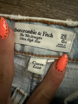 Like new Abercrombie 90s Straight Curve Love Ultra High Rise jeans thumbnail 2