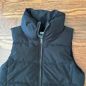 Old Navy Fleece Lined Waist Length High Neck Vest Size Small Gorpcore Full Zip thumbnail 5