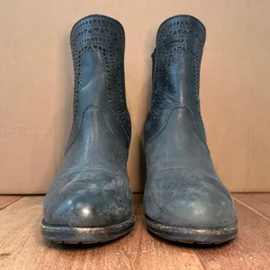 ARIAT | Women's Size 6.5 | Versant Black Leather Stacked Heel Ankle Boots thumbnail 9